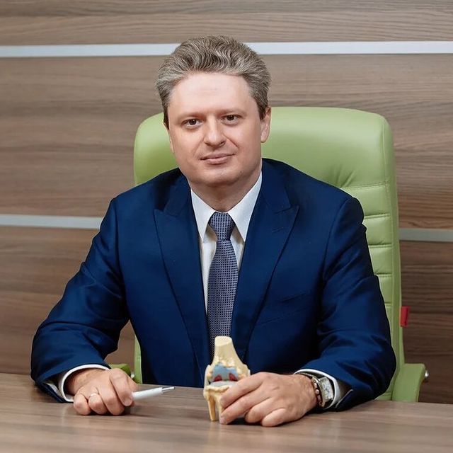 ОГУРЦОВ ДЕНИС АЛЕКСАНДРОВИЧ врач травматолог-ортопед высшей категории, кандидат медицинских наук