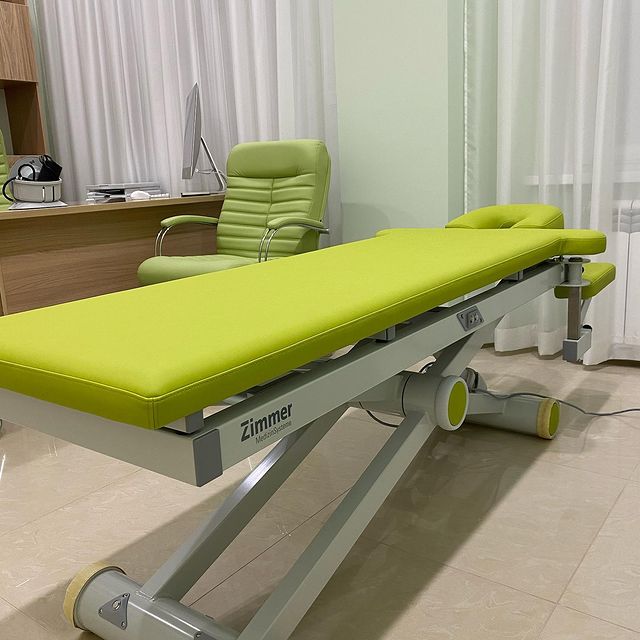 НОВАЯ ЭРГОНОМИЧНАЯ КУШЕТКА ZIMMER из Германии для удобства наших пациентов.